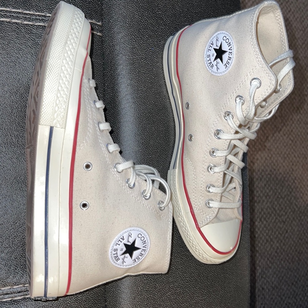 Converse Chuck 70’s in the color parchment/garnet/egret. Women’s 11 Men’s 9